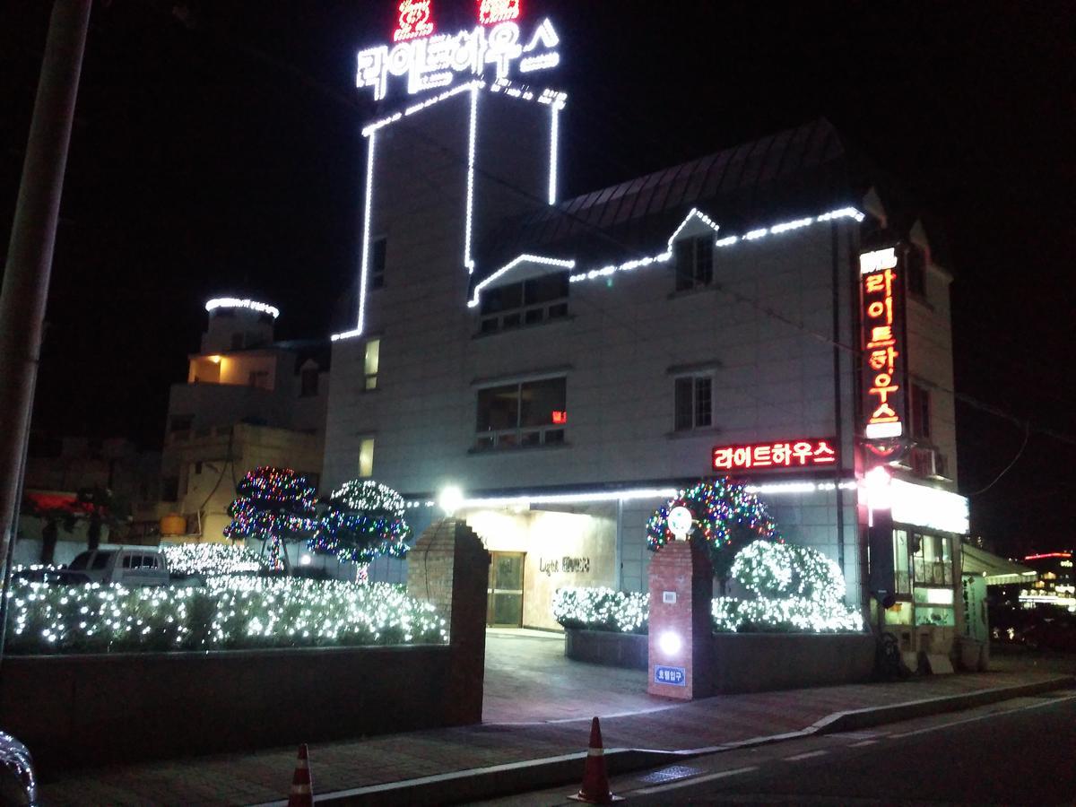 Sodong Geoje Jangseungpo Lighthouse Hotel מראה חיצוני תמונה